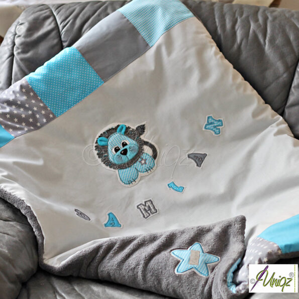 Babydecke mit Namen und Löwe
