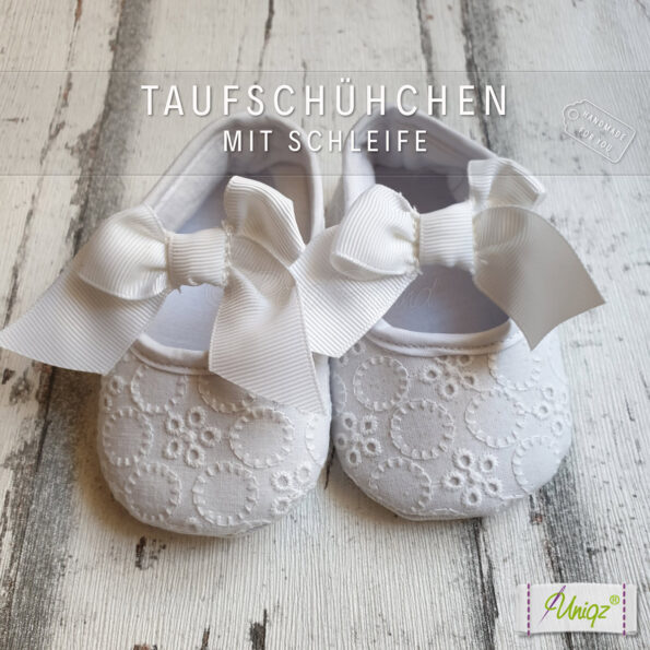 Taufschuhe mit Stickerei und Schleife