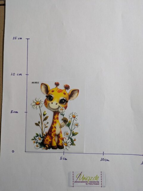 Giraffe mit Gänseblümchen klein